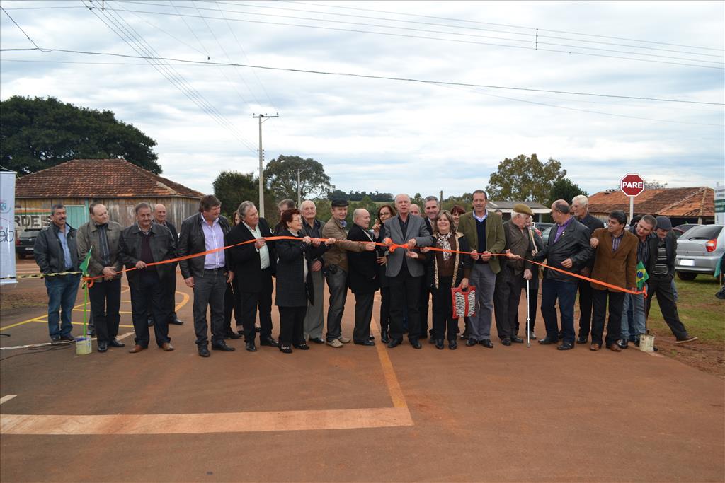 Entregue mais uma obra de pavimentação asfáltica no interior